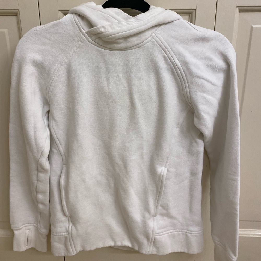 Lulu lemon size 2 pull over